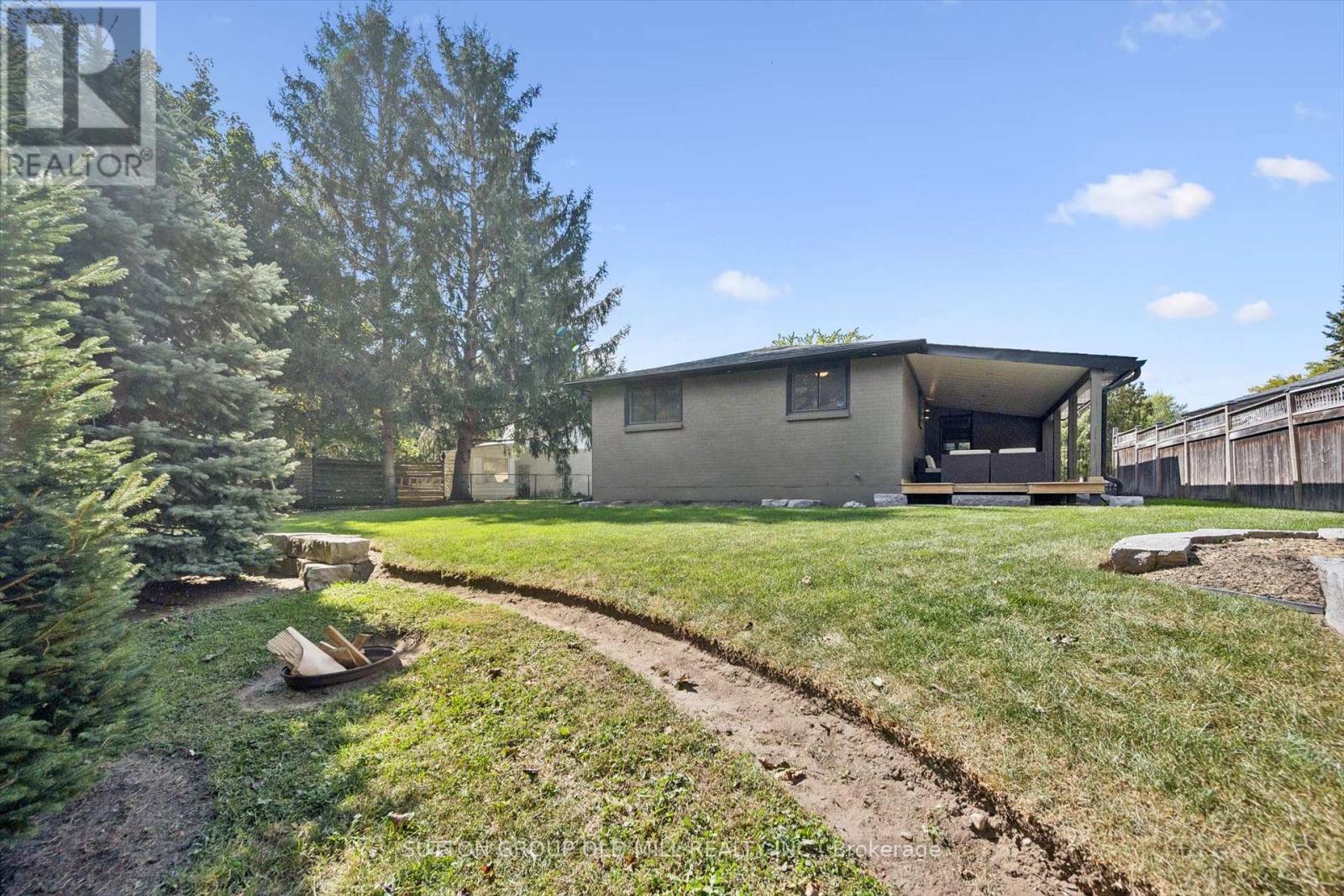 1233 MICHAEL CRESCENT - 40