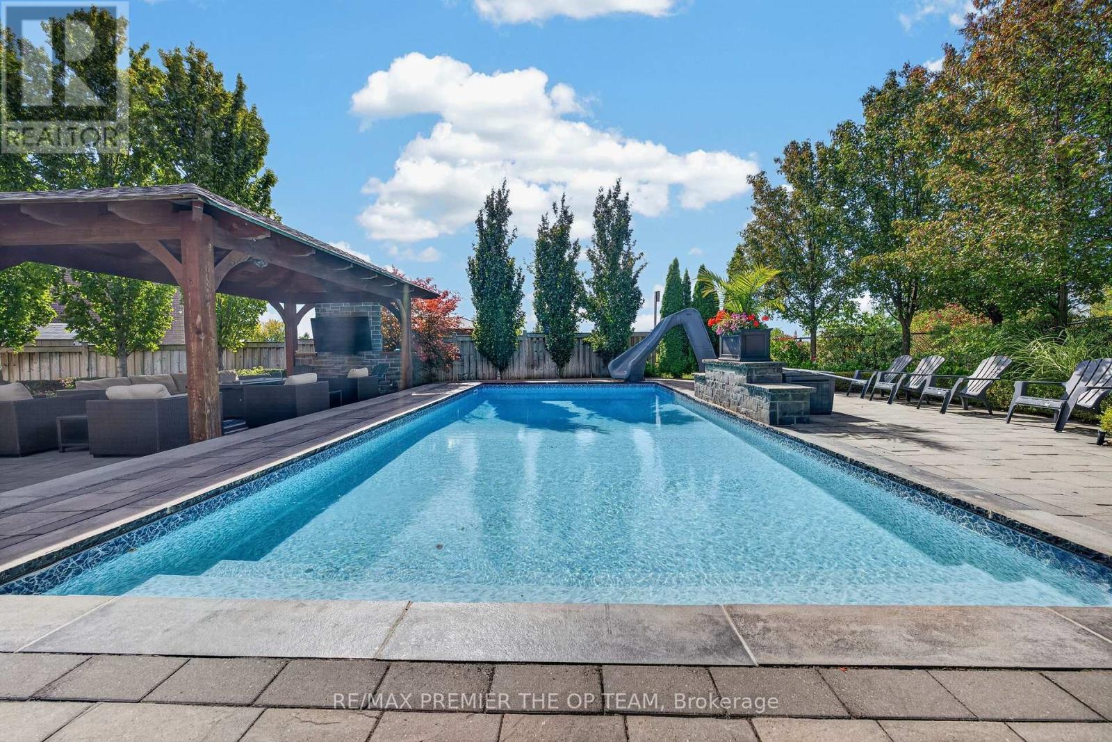 38 GENTLE FOX DRIVE - 32
