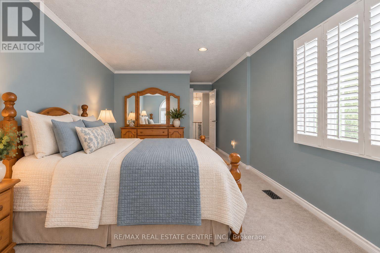 26 JAMESON CRESCENT - 18