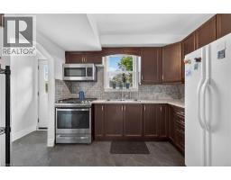 Kitchen - 111 Kenilworth Avenue S, Hamilton, ON L8K2T2 Photo 10