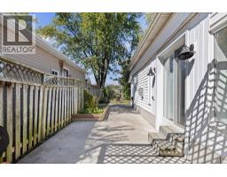 8 Spruce, Mcgregor, ON N0R1J0 Photo 16