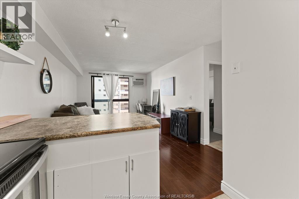 #1003 150 PARK STREET West - 13