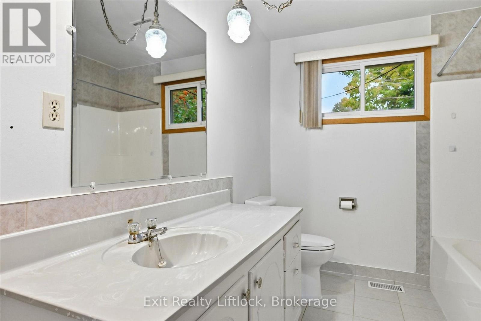 842 CHEMONGVIEW DRIVE - 19