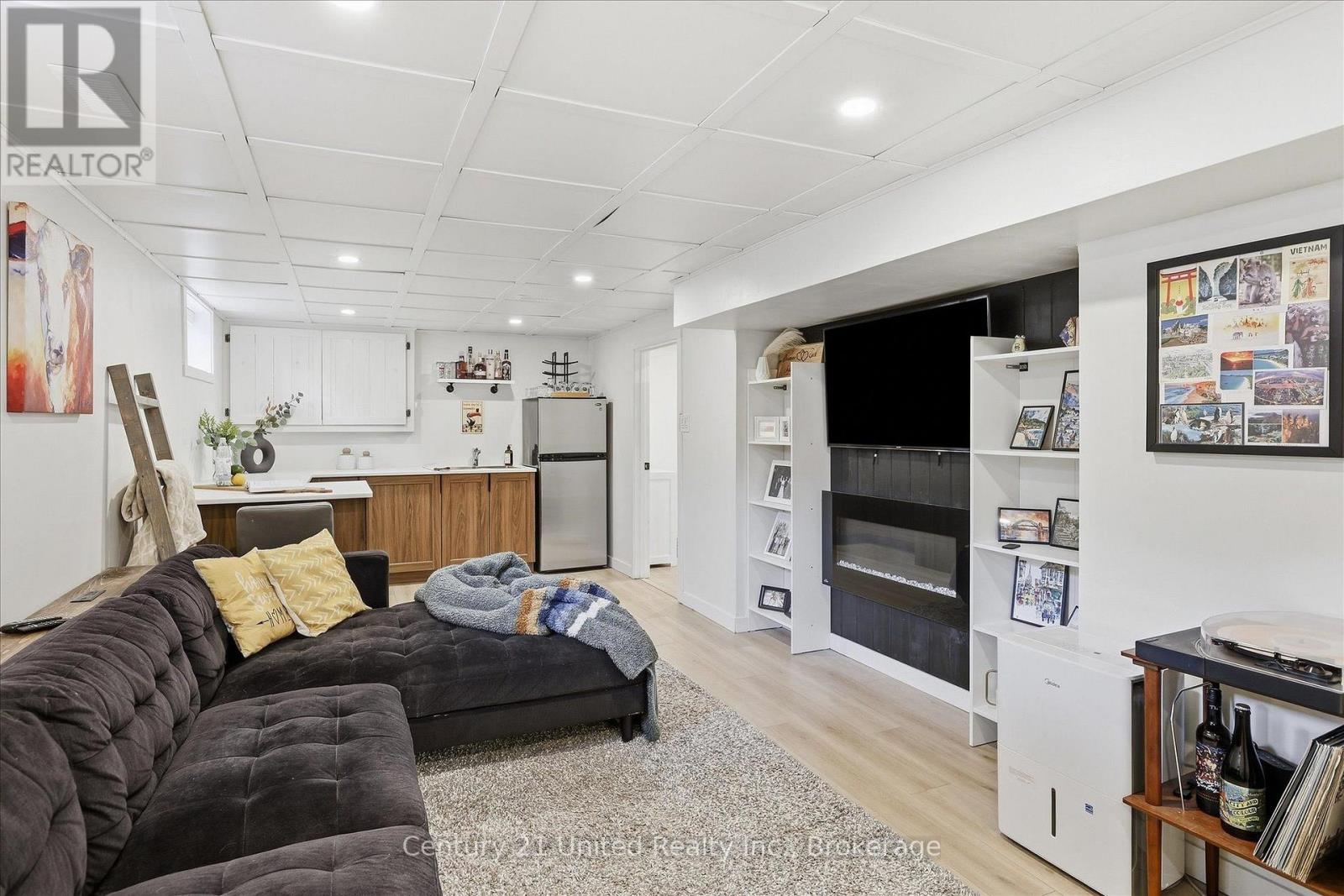 766 DEVON AVENUE - 18