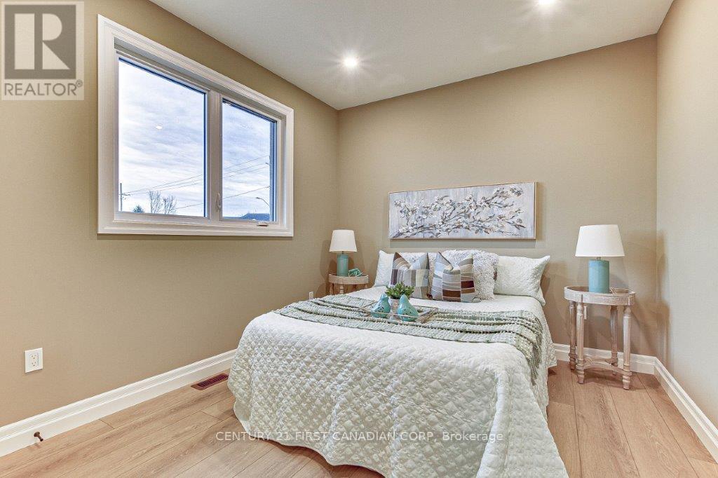 163 ELGIN AVENUE E - 17