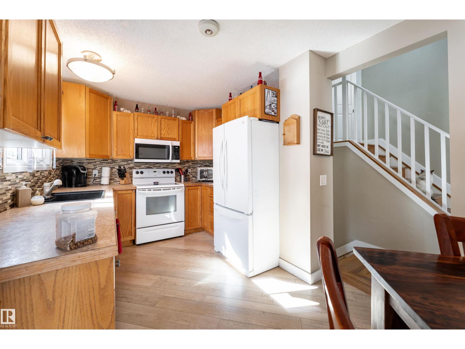 6007 37 AV NW - 11