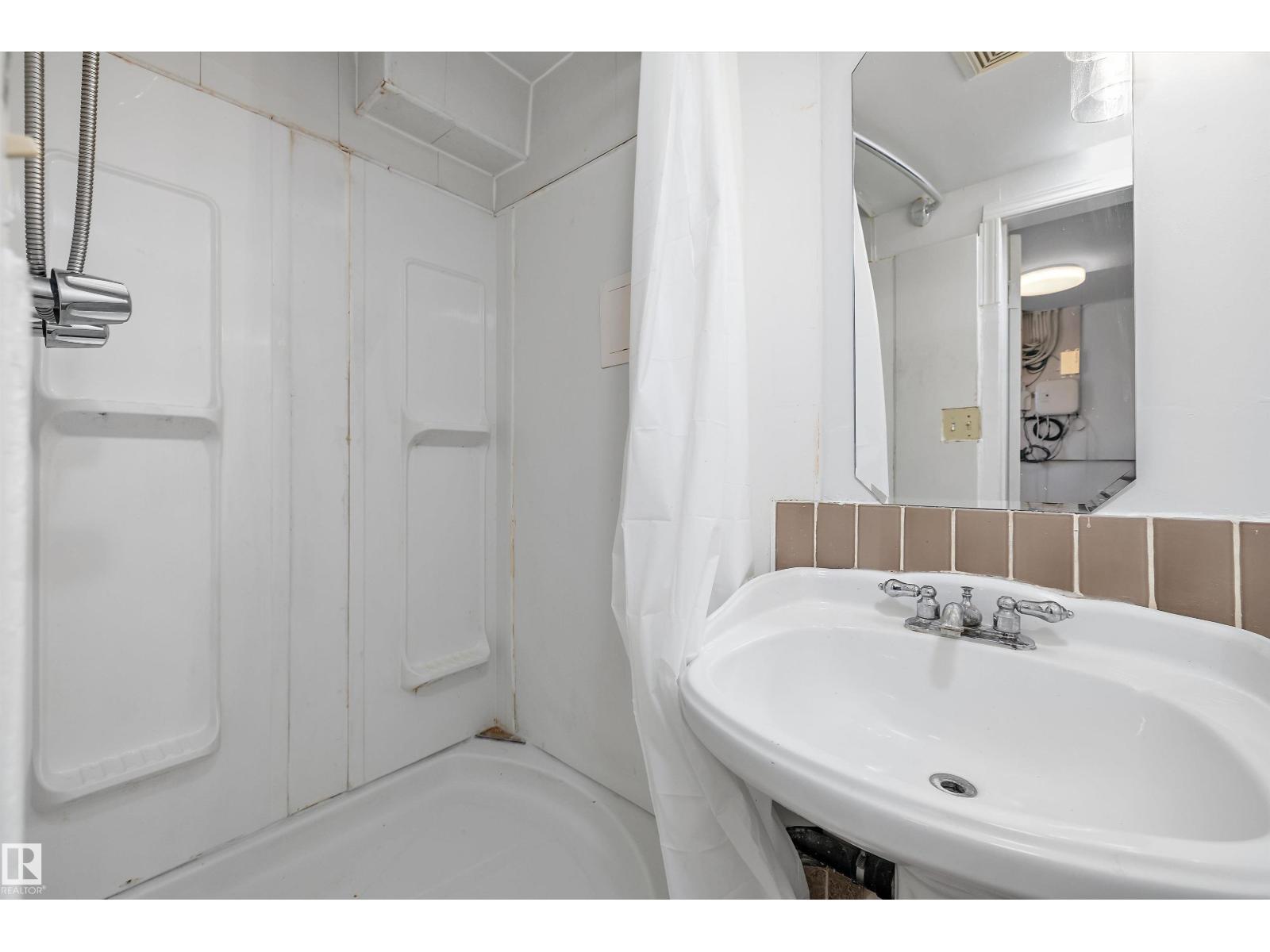 250 CALLINGWOOD TWO NW - 32