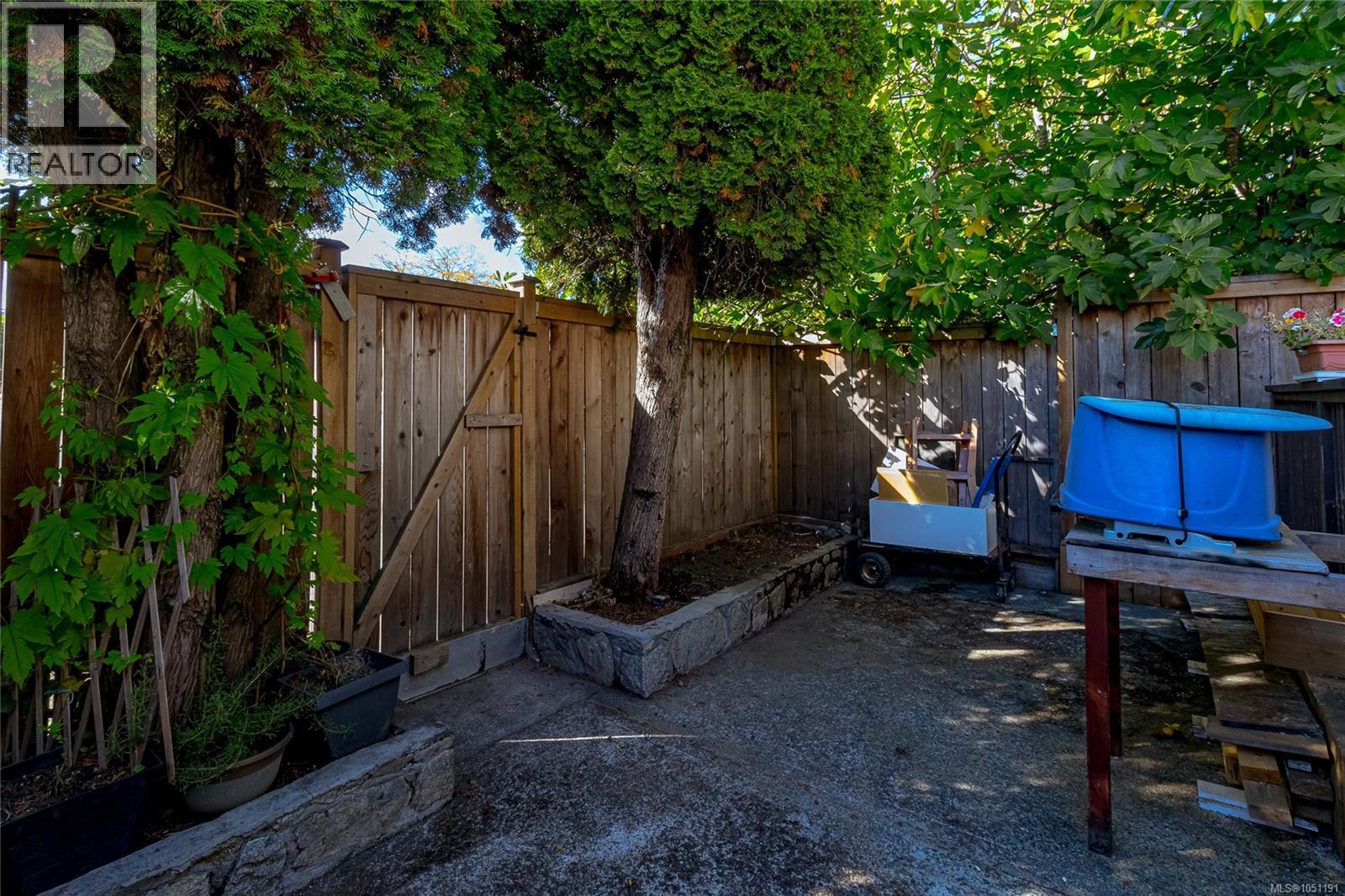 386 Burnside Rd W - 13
