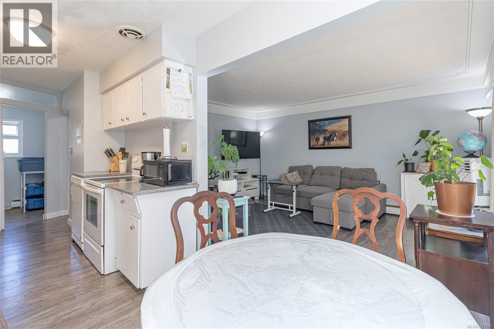 386 Burnside Rd W - 20