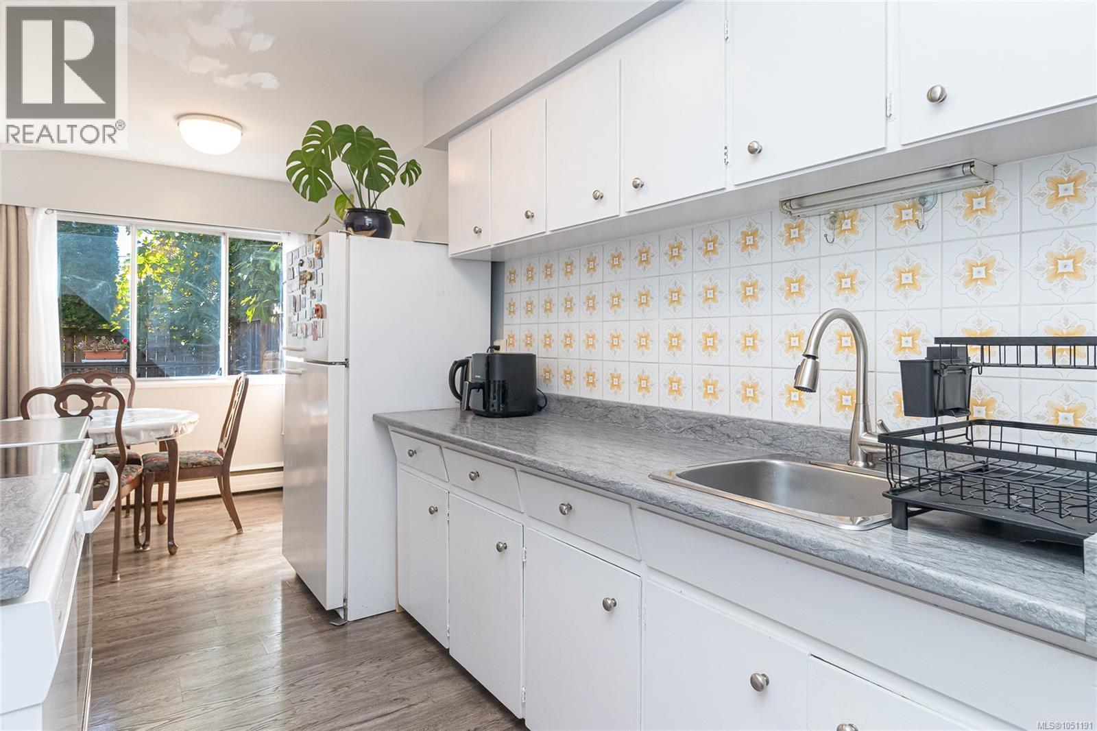 386 Burnside Rd W - 22