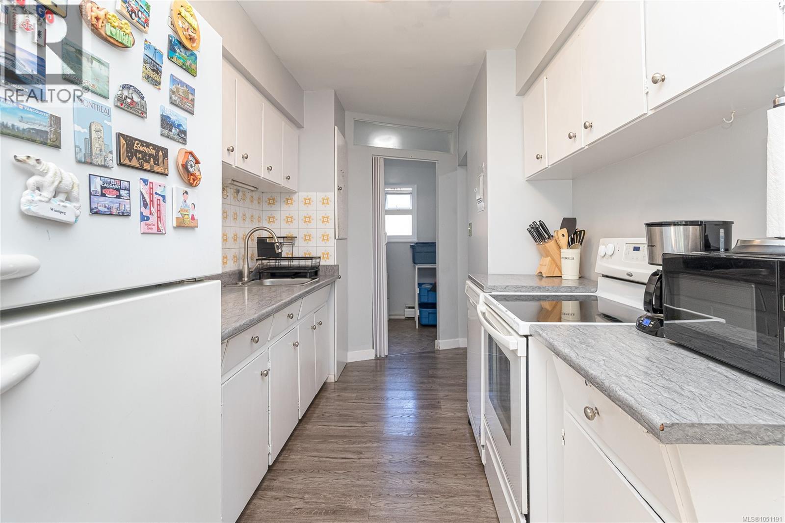 386 Burnside Rd W - 24