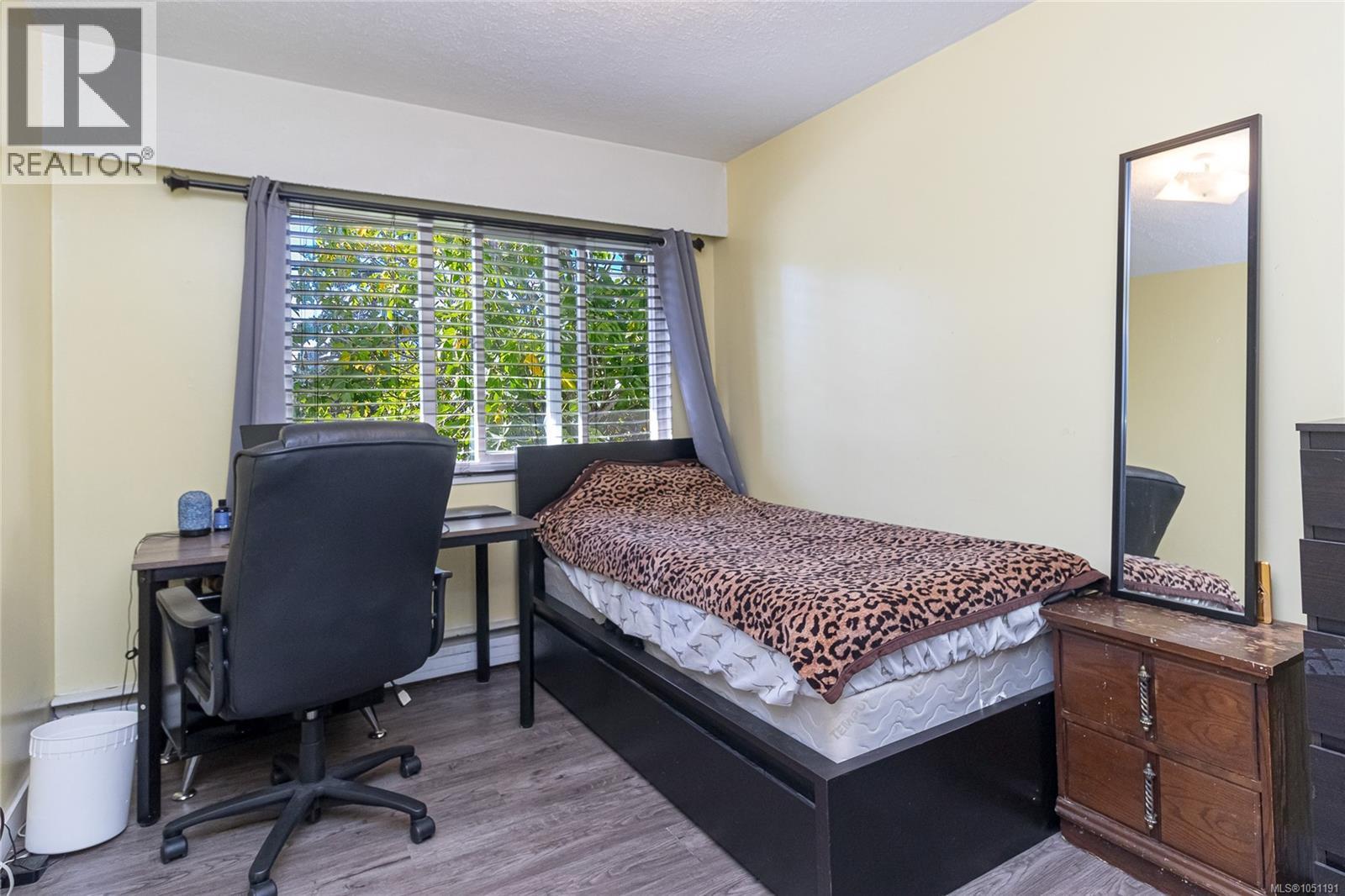 386 Burnside Rd W - 34