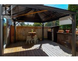 Entrance - 386 Burnside Rd W, Saanich, BC V8Z1M1 Photo 10