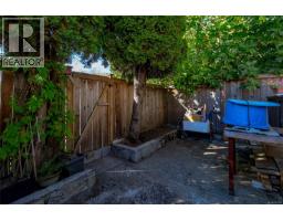 386 Burnside Rd W, Saanich, BC V8Z1M1 Photo 13