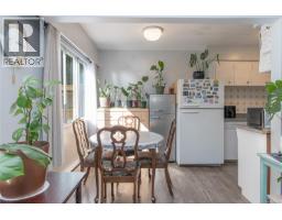 386 Burnside Rd W, Saanich, BC V8Z1M1 Photo 18