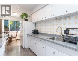 386 Burnside Rd W, Saanich, BC V8Z1M1 Photo 22