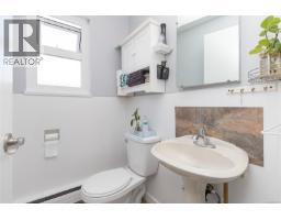 386 Burnside Rd W, Saanich, BC V8Z1M1 Photo 27