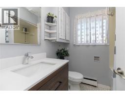 386 Burnside Rd W, Saanich, BC V8Z1M1 Photo 32