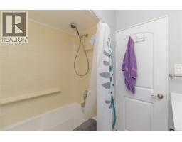 386 Burnside Rd W, Saanich, BC V8Z1M1 Photo 33