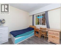 386 Burnside Rd W, Saanich, BC V8Z1M1 Photo 37