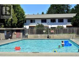 386 Burnside Rd W, Saanich, BC V8Z1M1 Photo 41