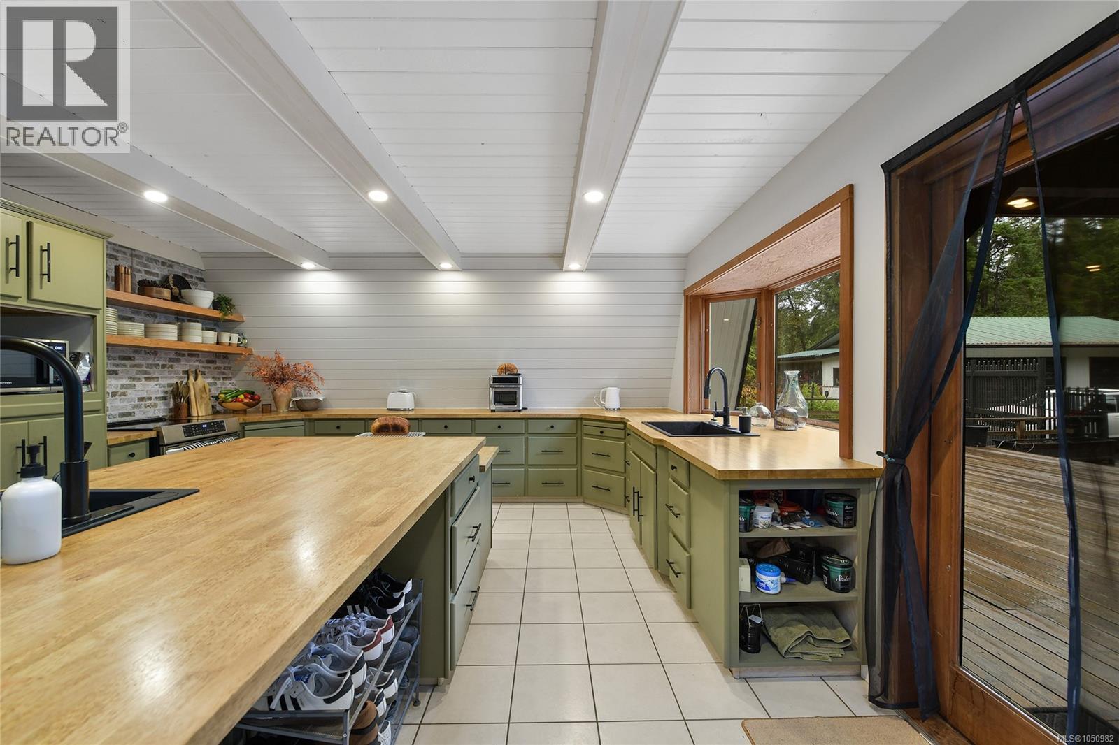 505 Bayview Dr - Image 18