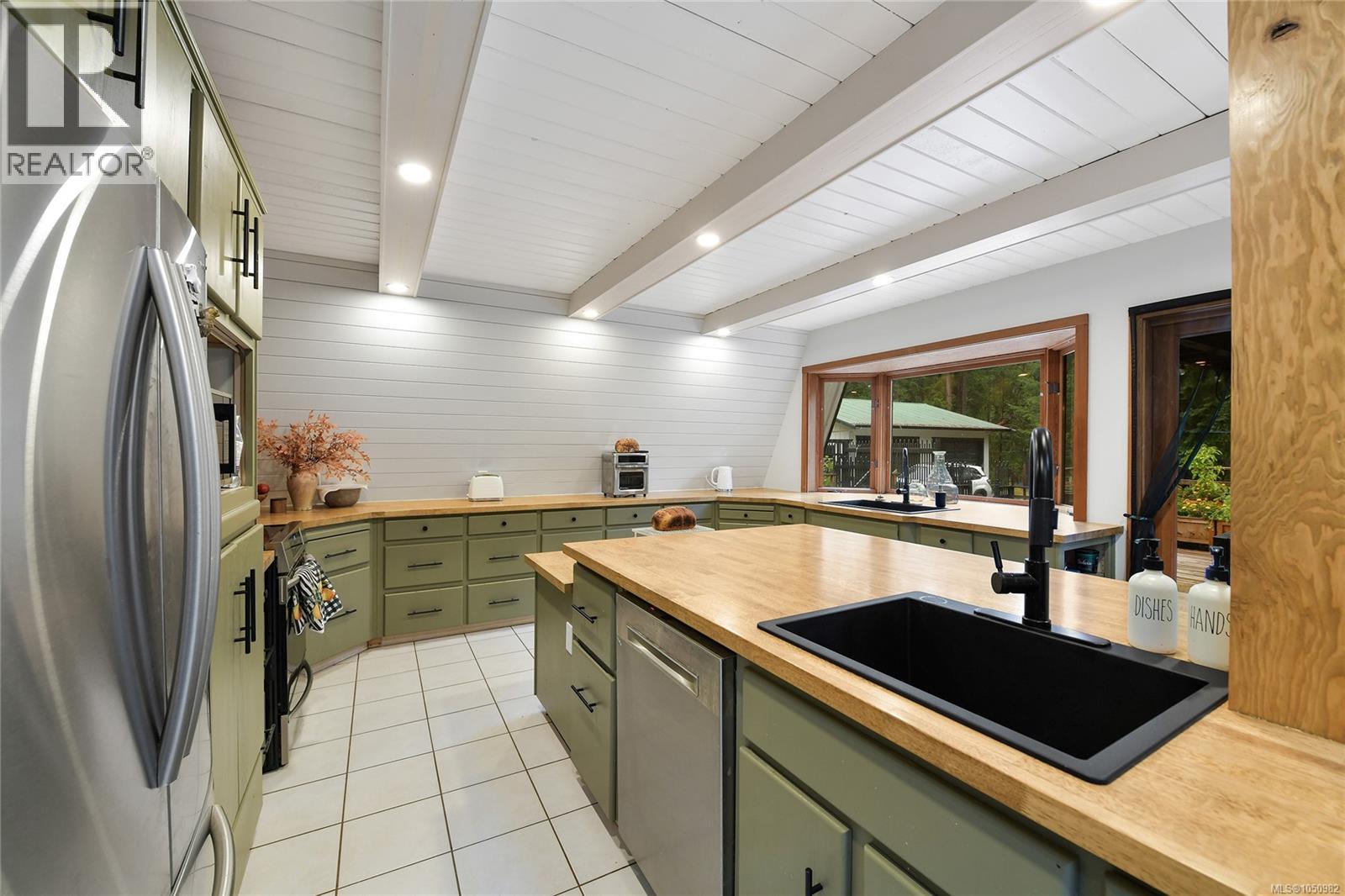 505 Bayview Dr - Image 19