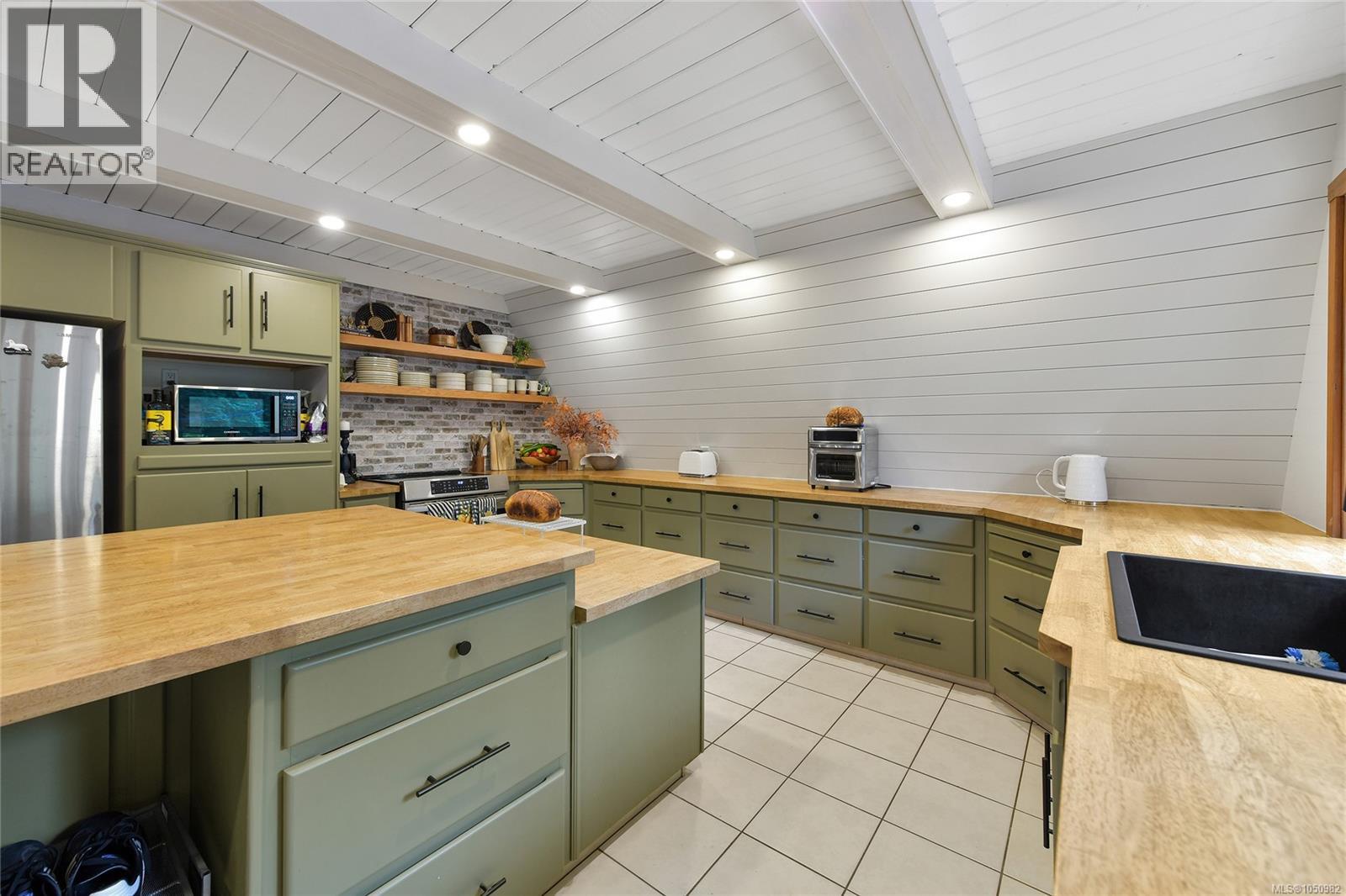 505 Bayview Dr - Image 21