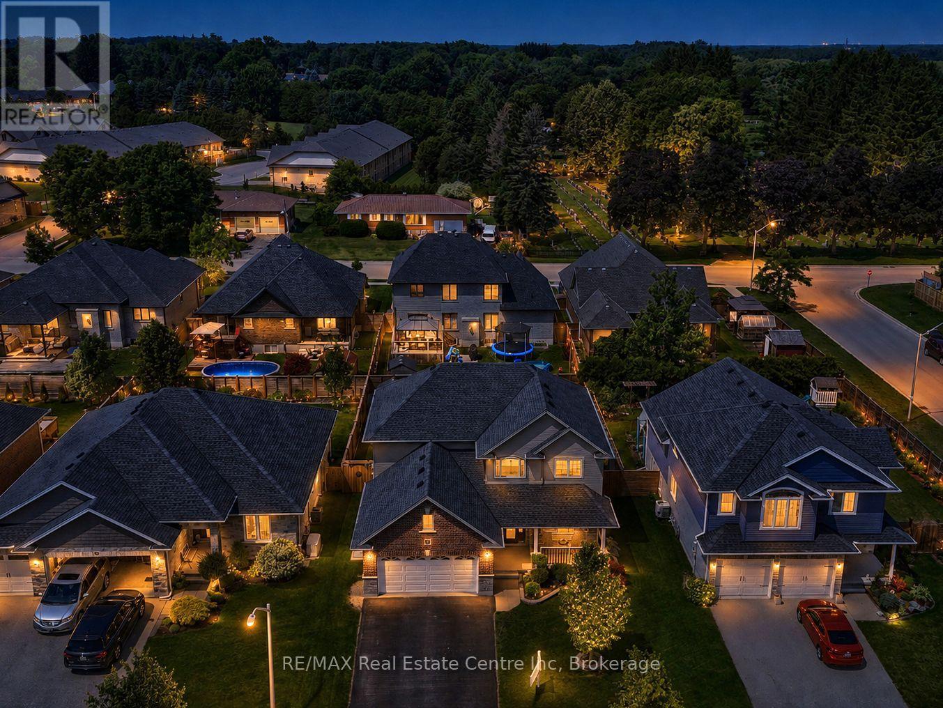 82 CURTIS STREET S - Image 38