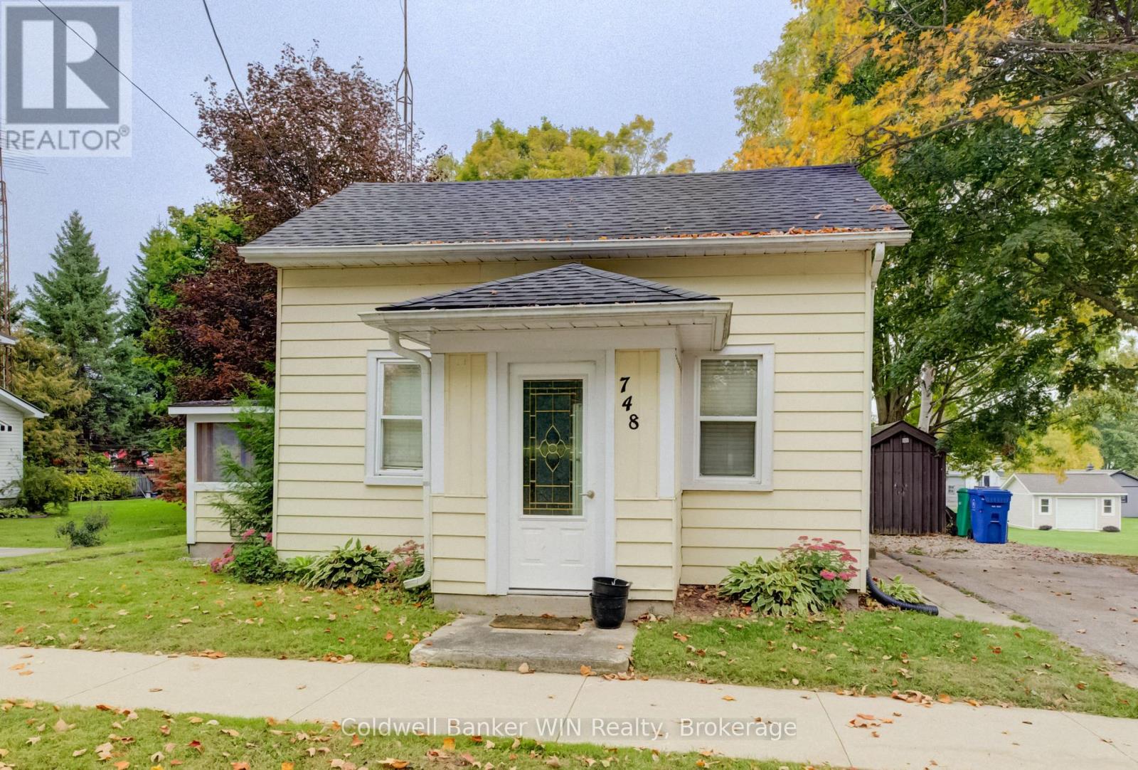 748 ARTHUR STREET - 1