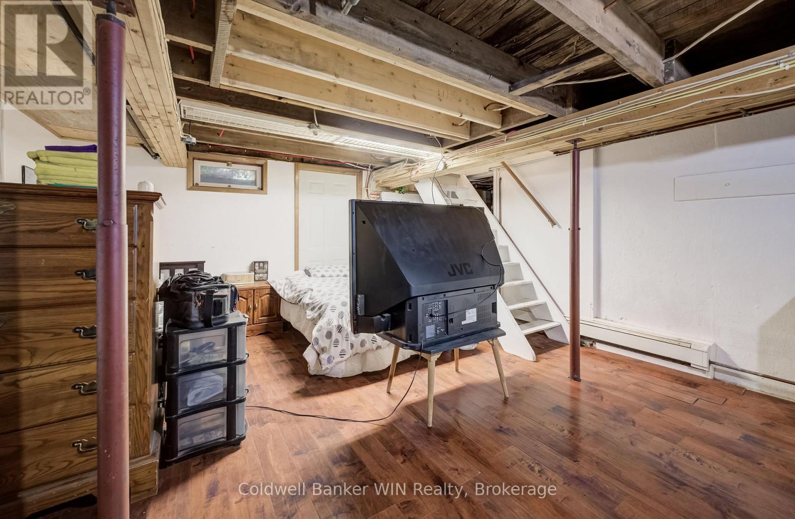 748 ARTHUR STREET - 18