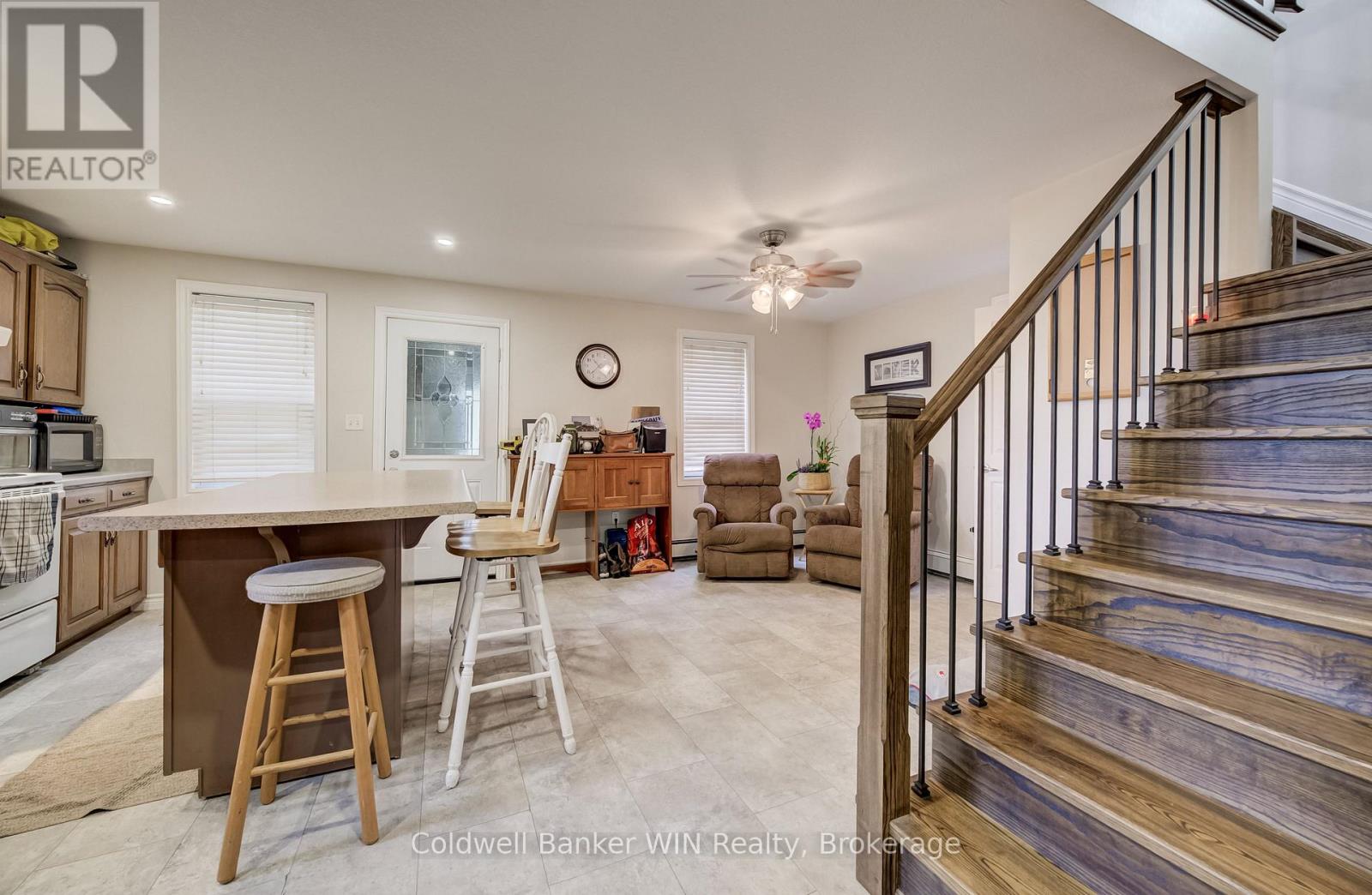 748 ARTHUR STREET - 3