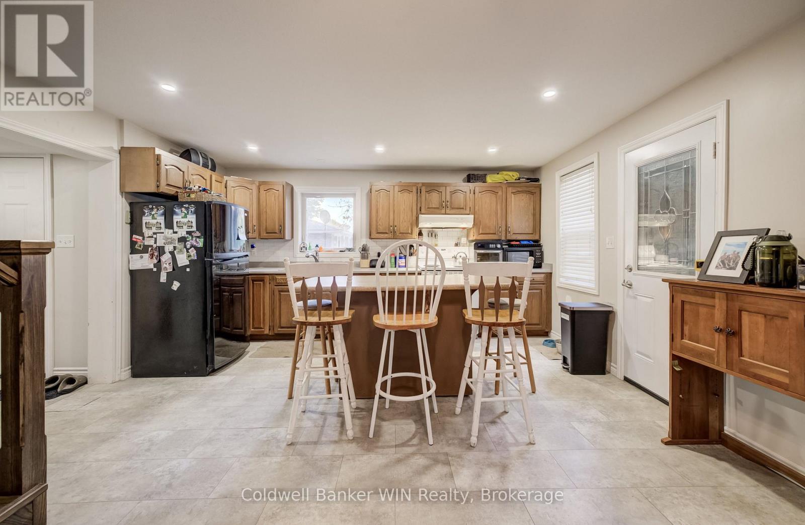 748 ARTHUR STREET - Image 4