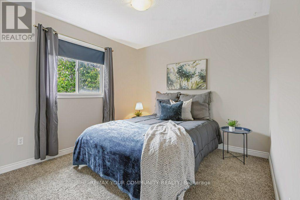 37 BROWNSTONE CRESCENT - 28