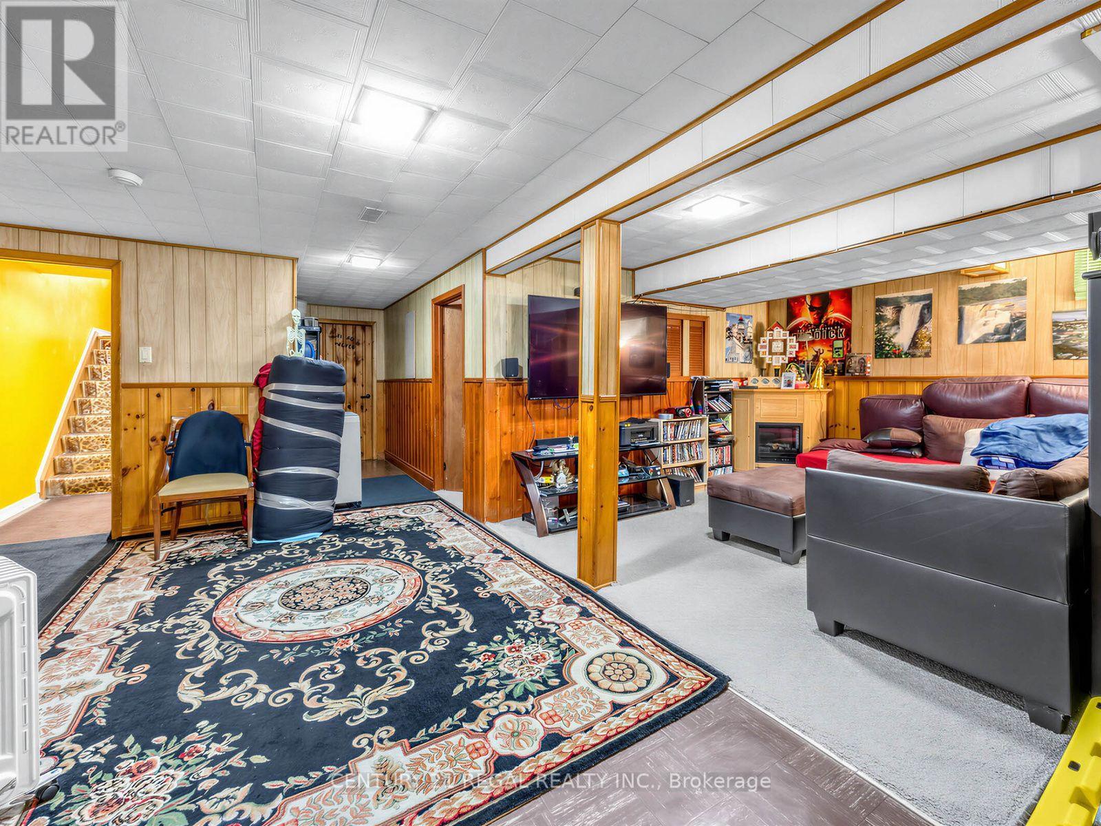 121 JANRAY DRIVE - 25