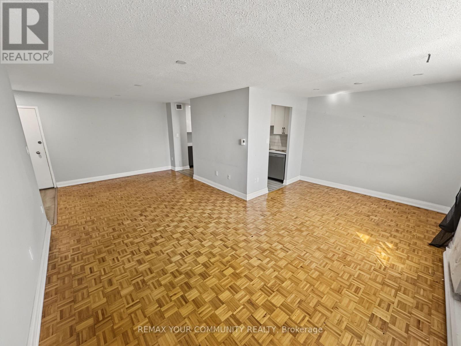141- 199 Hillcroft Street, Oshawa, ON photo 2