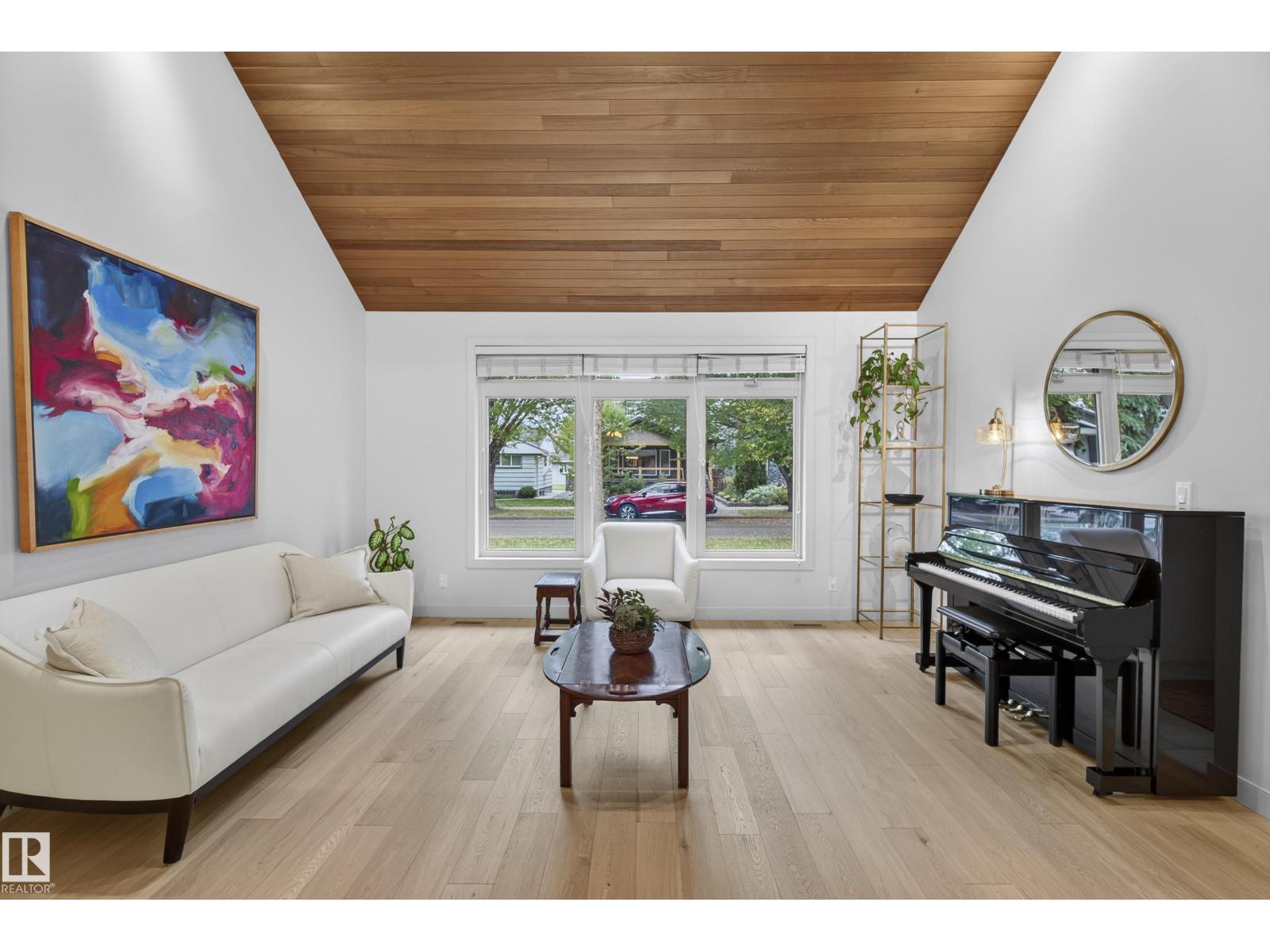 9047 94 ST NW - 6