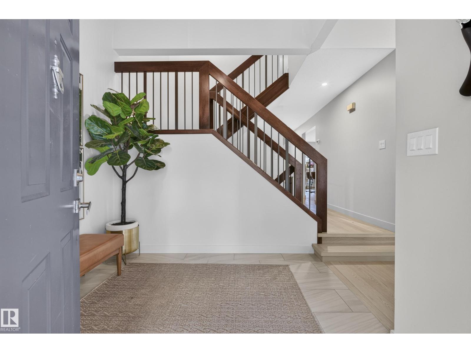 9047 94 ST NW - 3