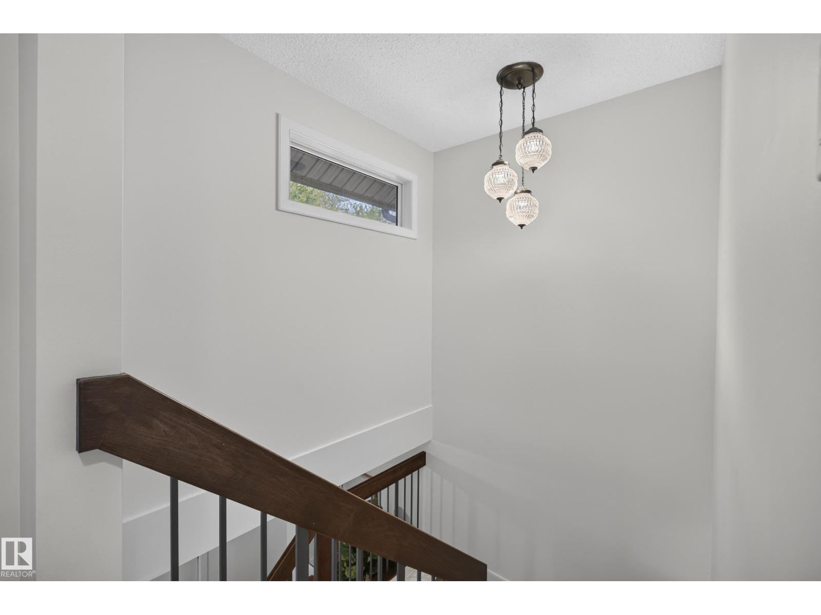 9047 94 ST NW - 23