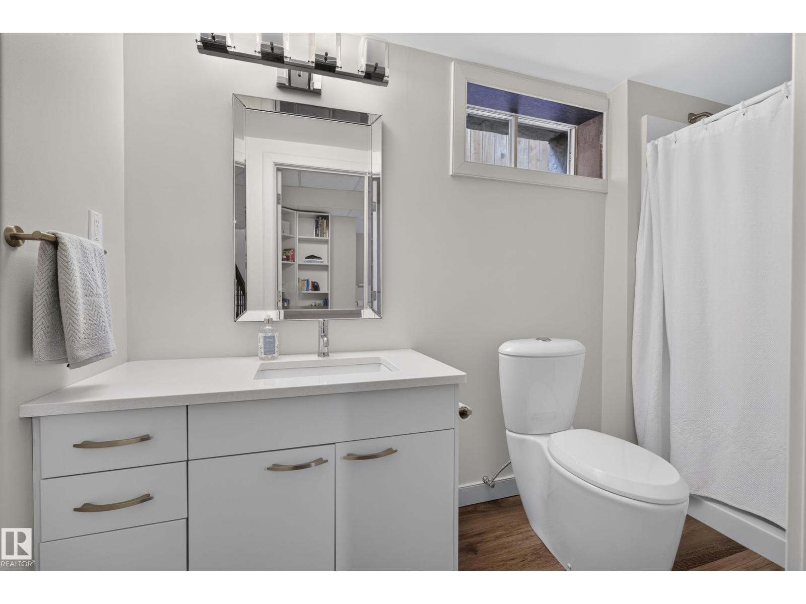 9047 94 ST NW - 39