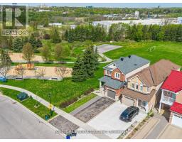 614 Mcbean Avenue N, Newmarket, ON L3X2L5 Photo 44
