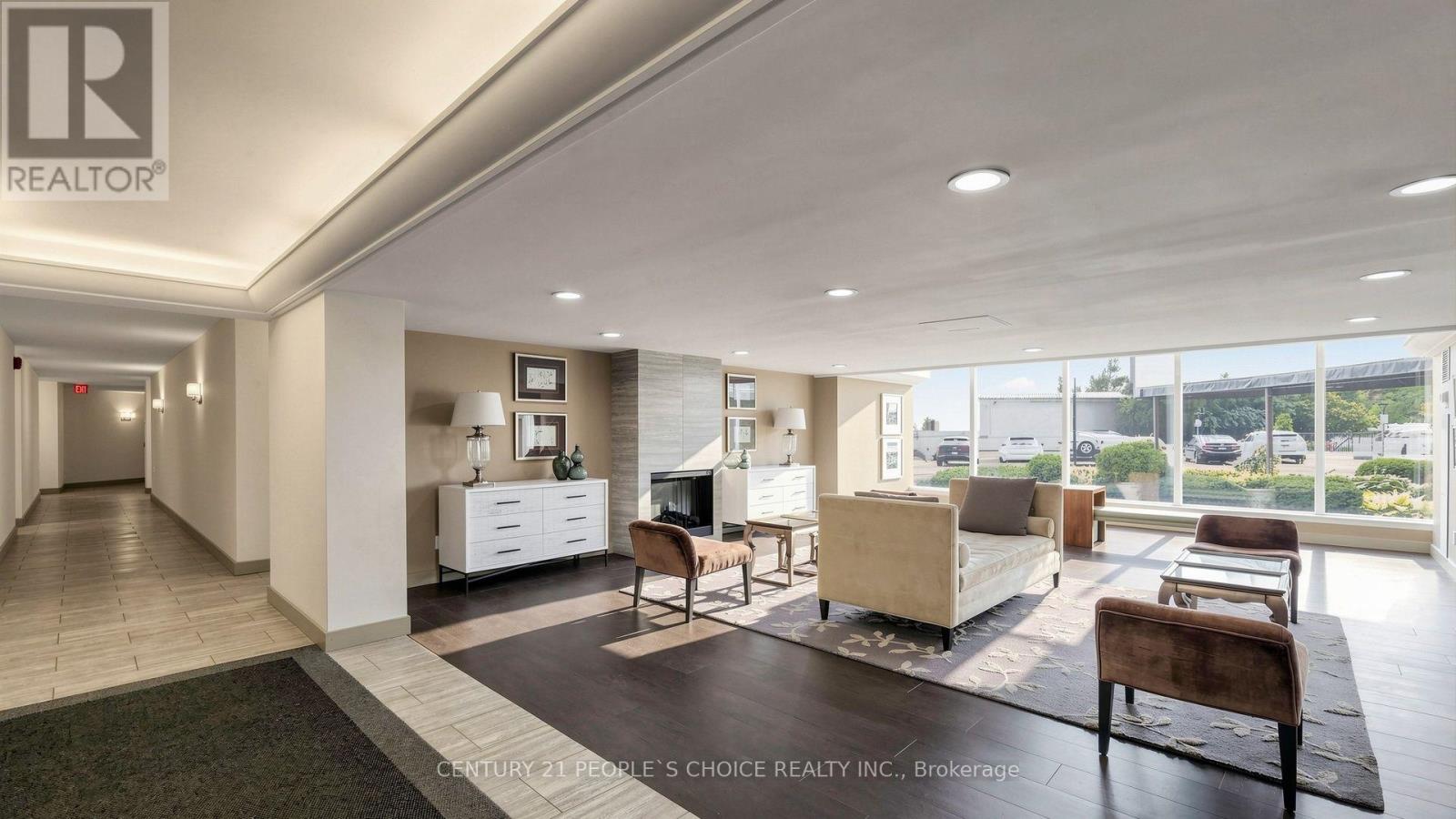 Photo of 310 - 7811 YONGE STREET