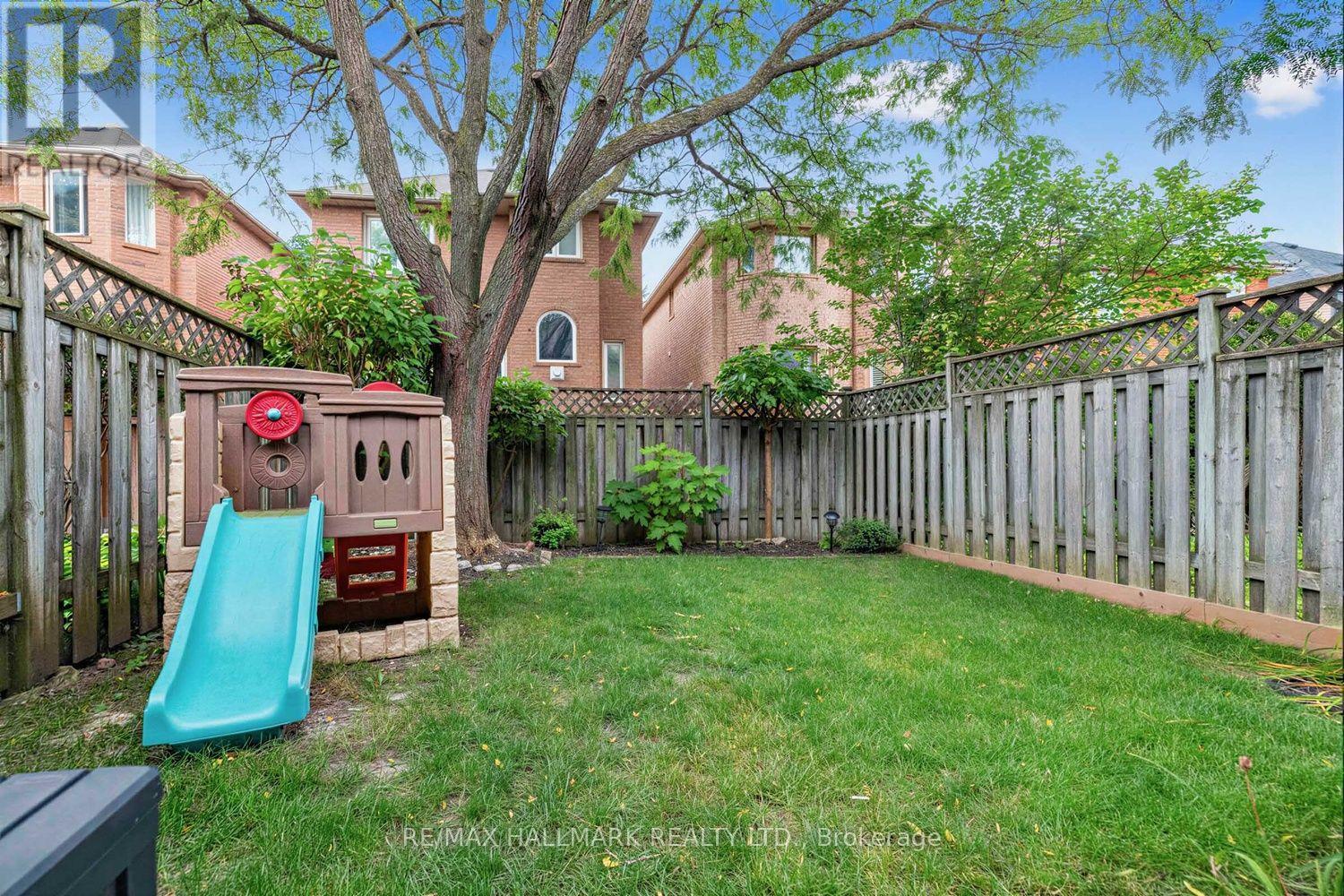 484 Bartholomew Drive, Newmarket, ON photo 32
