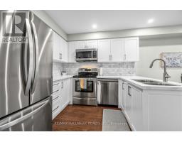 484 Bartholemew Drive, Newmarket, ON L3X2E5 Photo 17