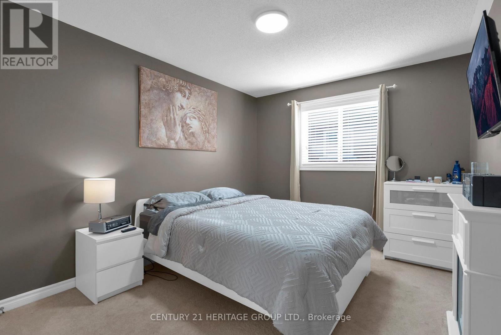 45 WHITFIELD CRESCENT - 29