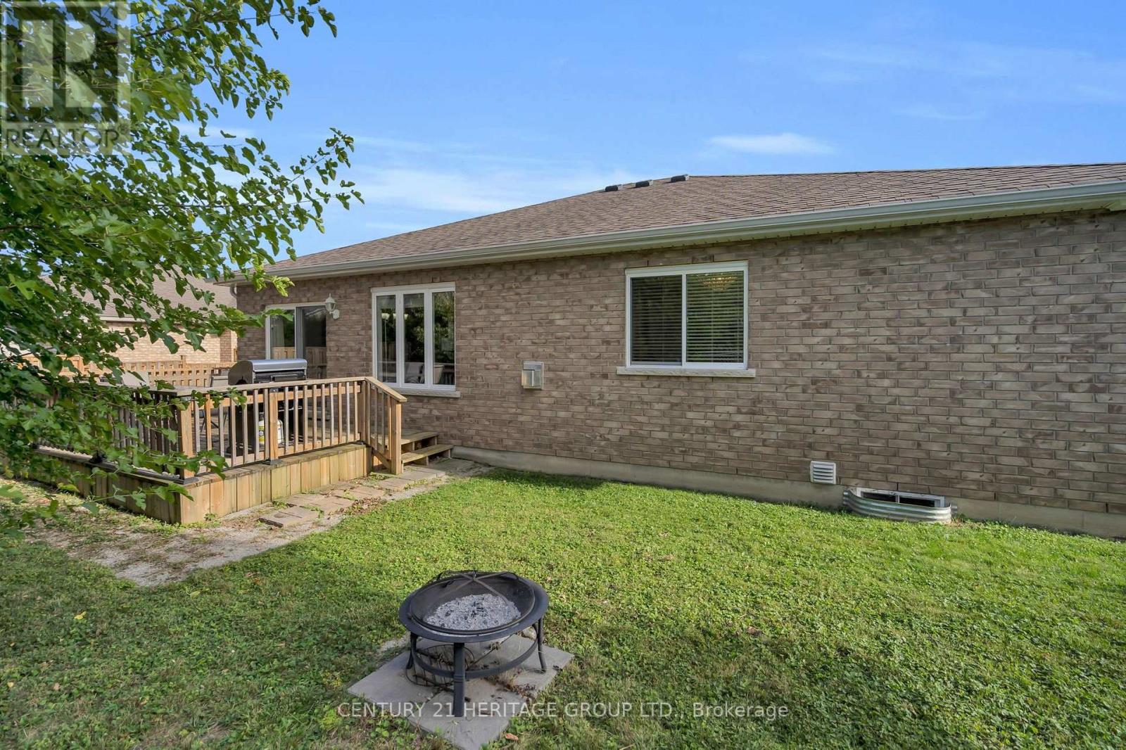 45 WHITFIELD CRESCENT - 34