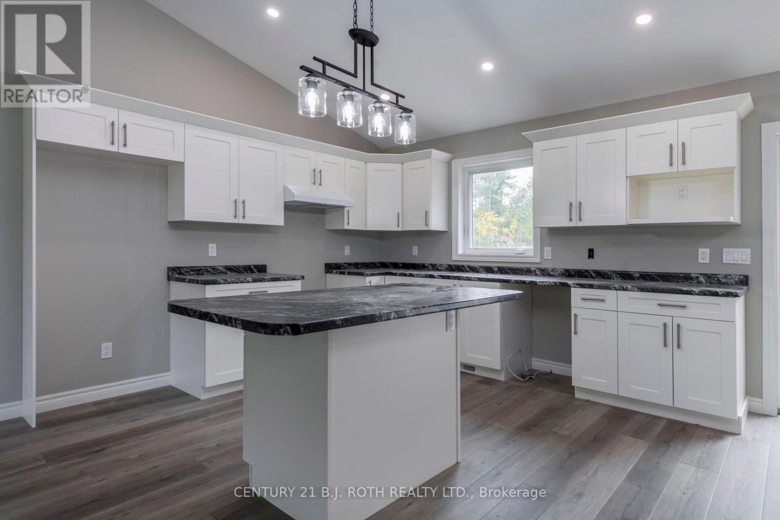 6121 CONCESSION B C ROAD - 11