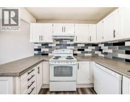 4pc Bathroom - 6909 Ranchero Road Nw, Calgary, AB T3G1J6 Photo 7