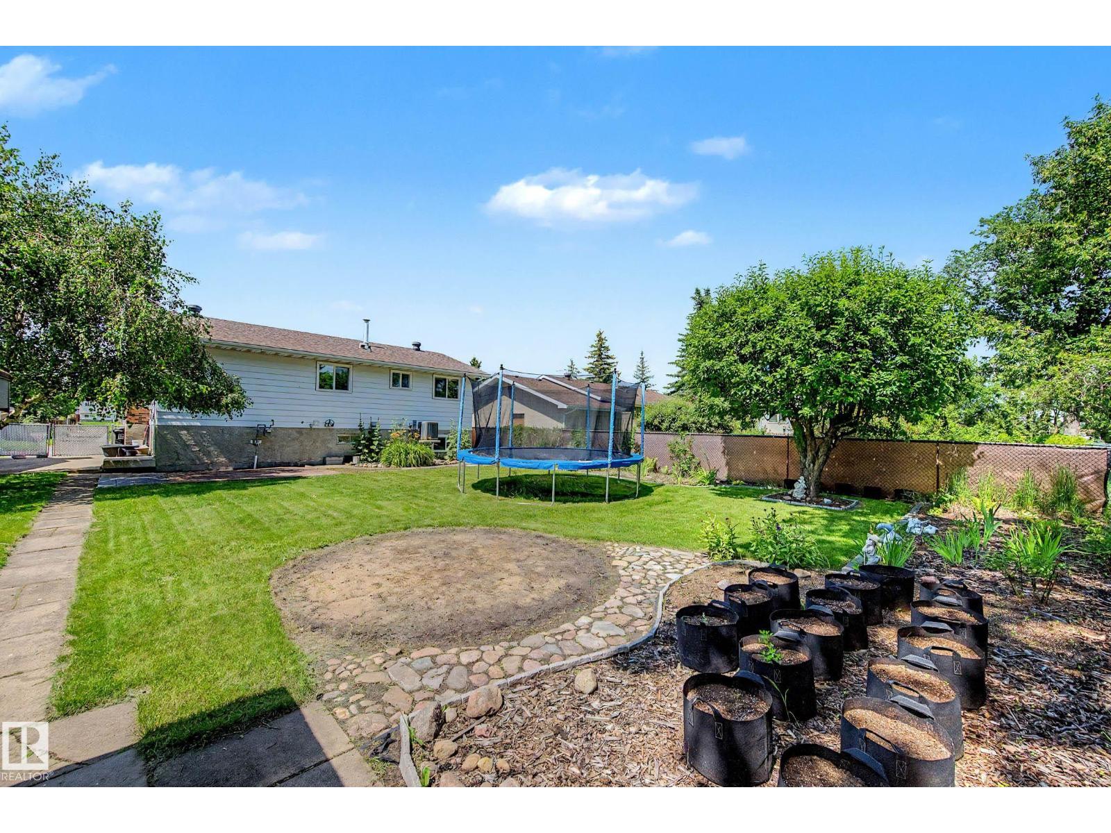 2911 83 ST NW - 2