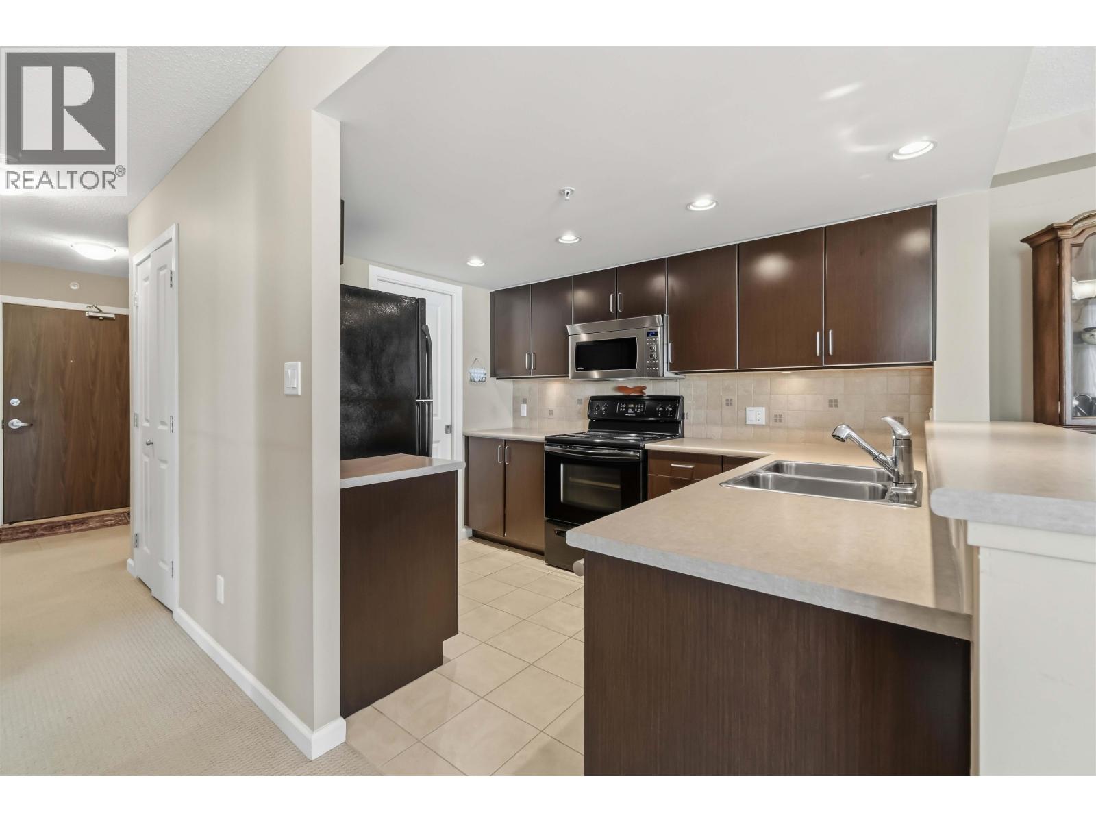 Photo of 1006 295 GUILDFORD WAY 11